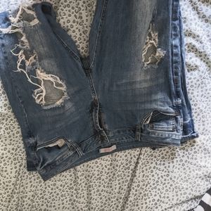 Refuge Distressed Jeans